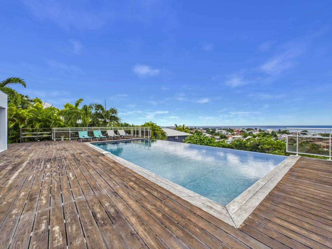 4. A louer villa avec piscine et vue mer St François Guadeloupe